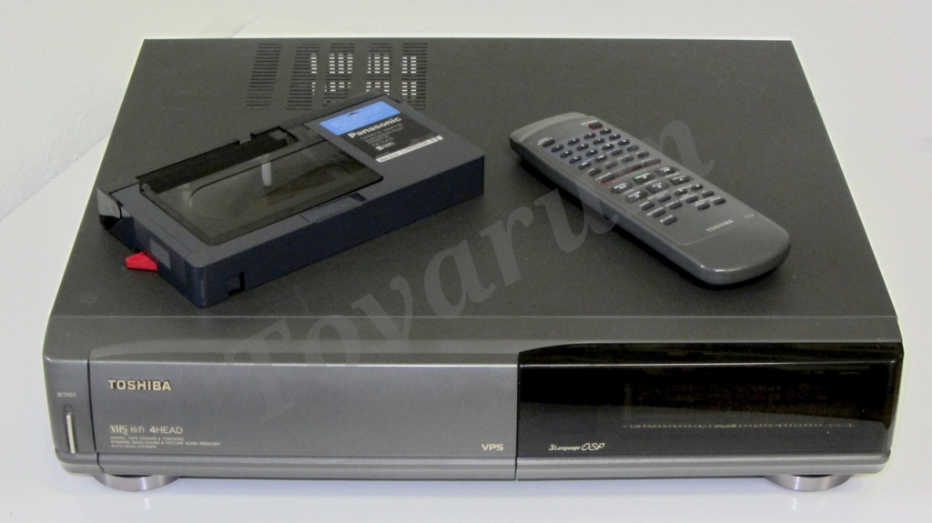 Видеомагнитофон TOSHIBA V-711G