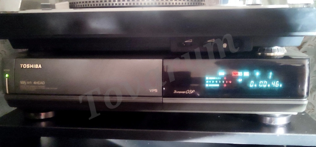 Видеомагнитофон TOSHIBA V-711G