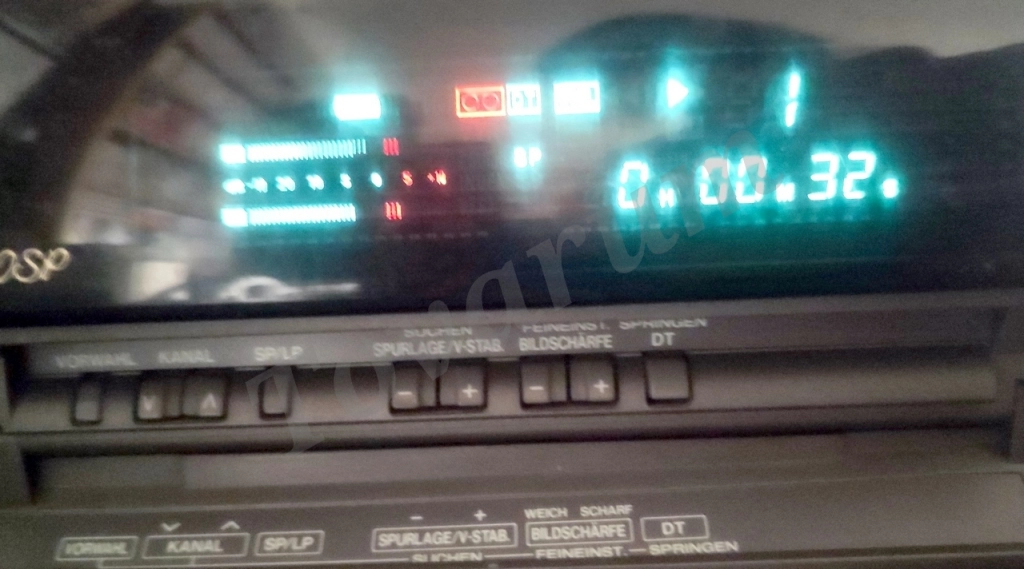 Видеомагнитофон TOSHIBA V-711G
