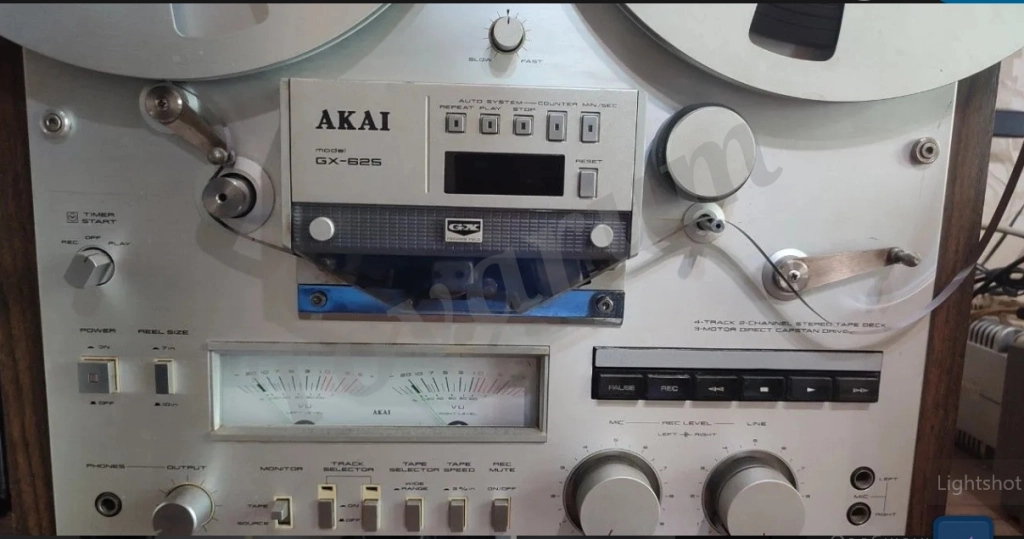 Катушечный магнитофон Akai GX-625